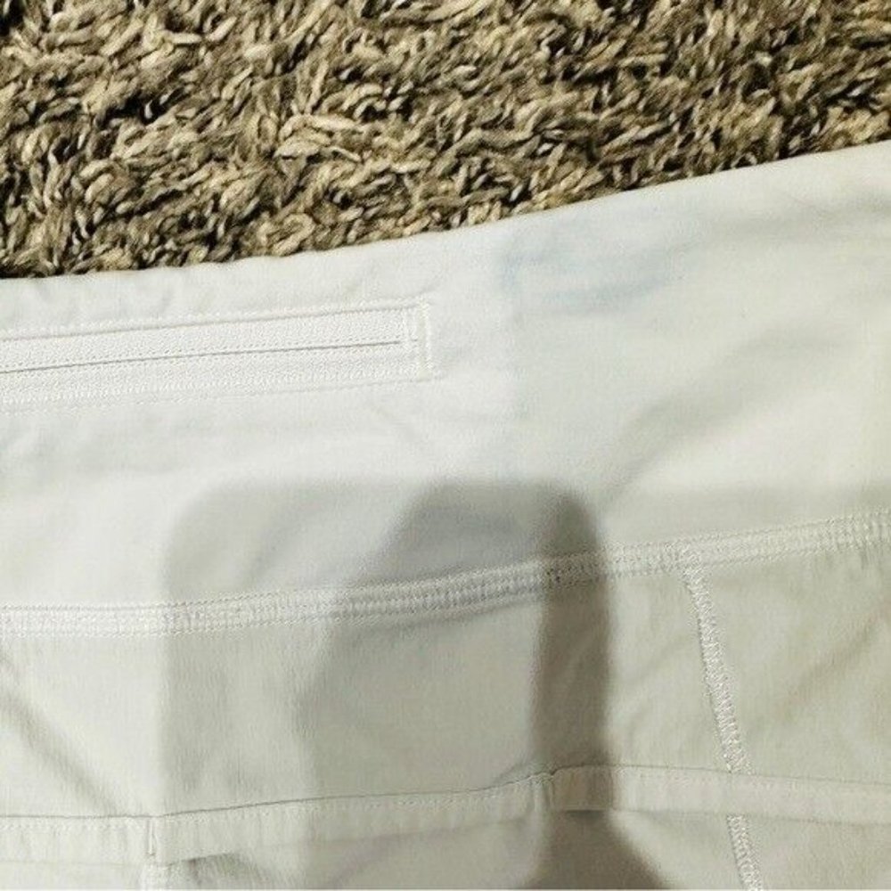 Lululemon White Speed Up Low-Rise Lined Short 2.5" Size 8 - Picture 6 of 9